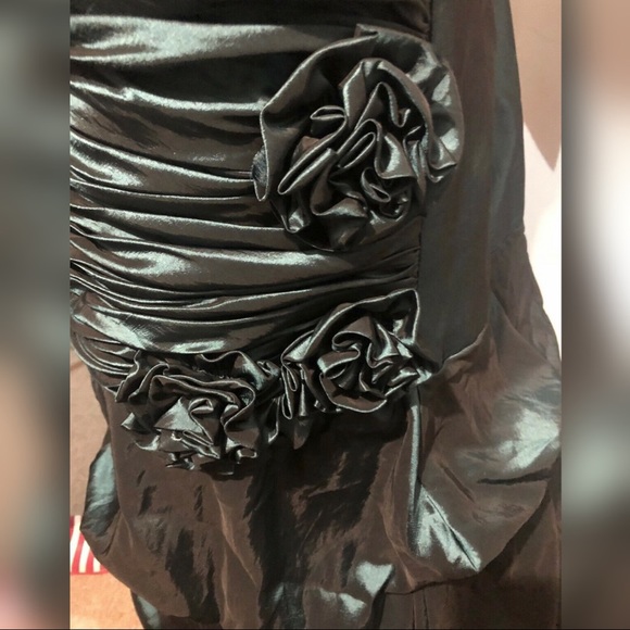 Prom dress - Picture 2 of 4